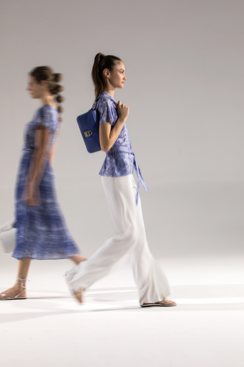 Look chic pantalones blancos