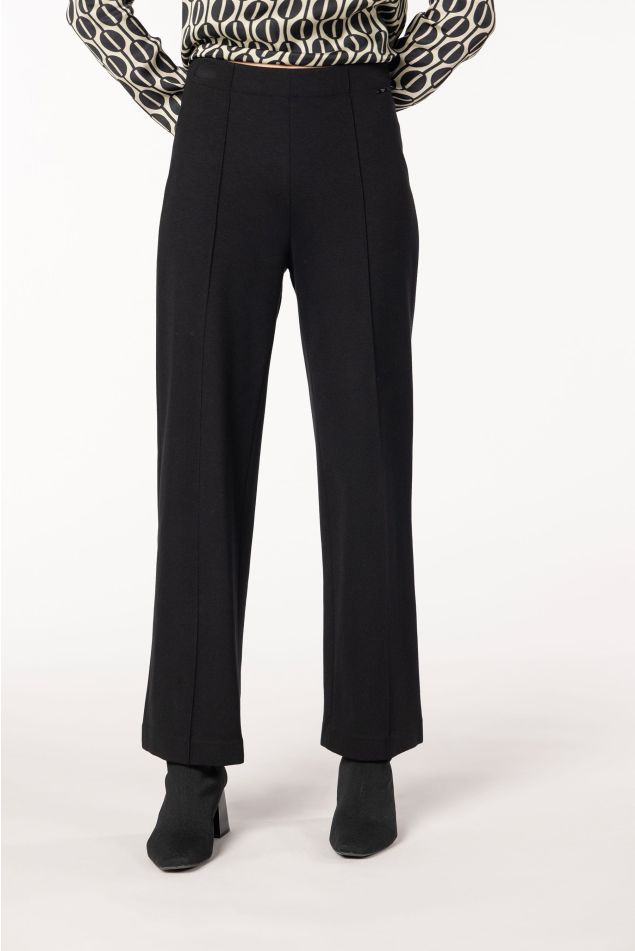 Pantaló recte amb nervi marcat