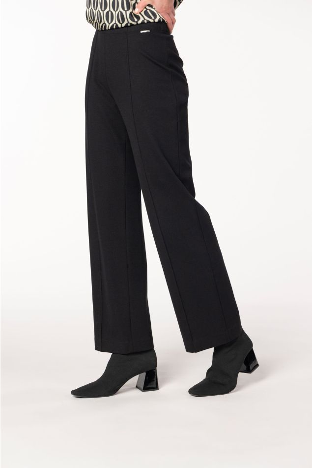 Pantaló recte amb nervi marcat