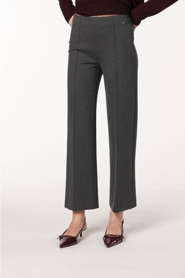 Pantaló recte amb nervi marcat