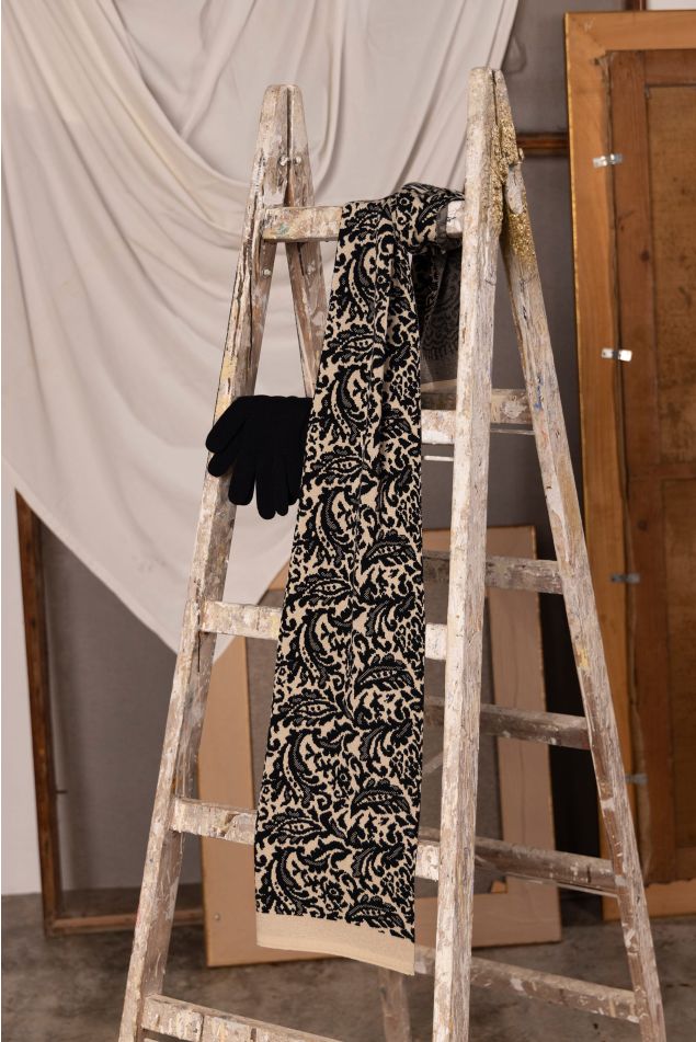 Lace Pattern Jacquard Knit Scarf