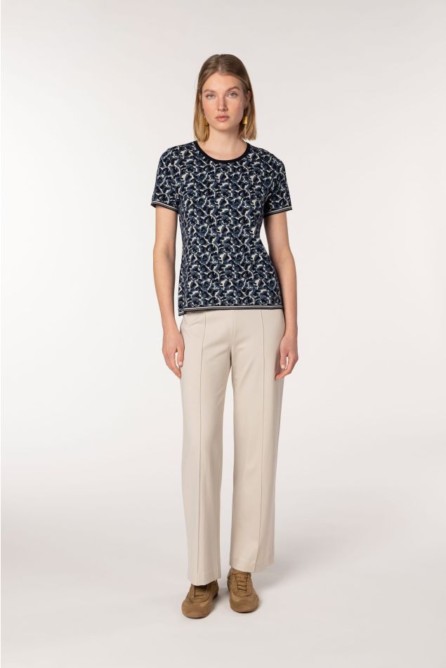Pantalón recto con nervio marcado
