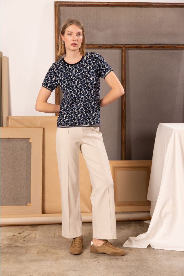Pantalón recto con nervio marcado