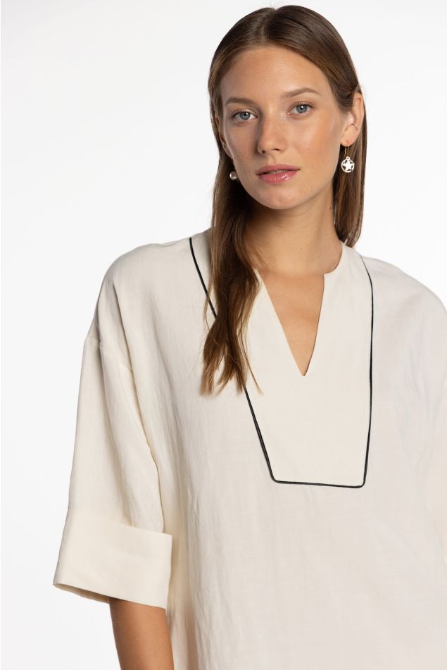 Vestit de lli amb vius en contrast