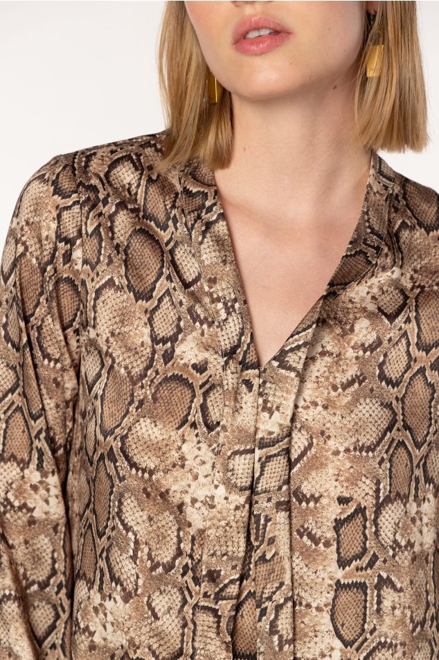 Blusäo de sarja com estampado pitäo