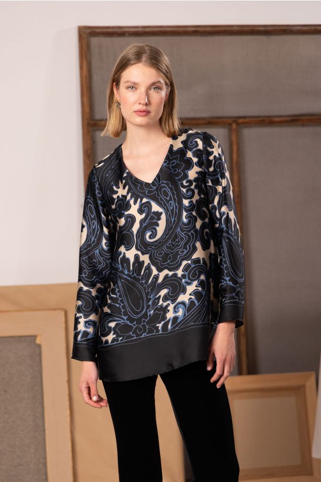 Blusäo de cetim estampado paisley