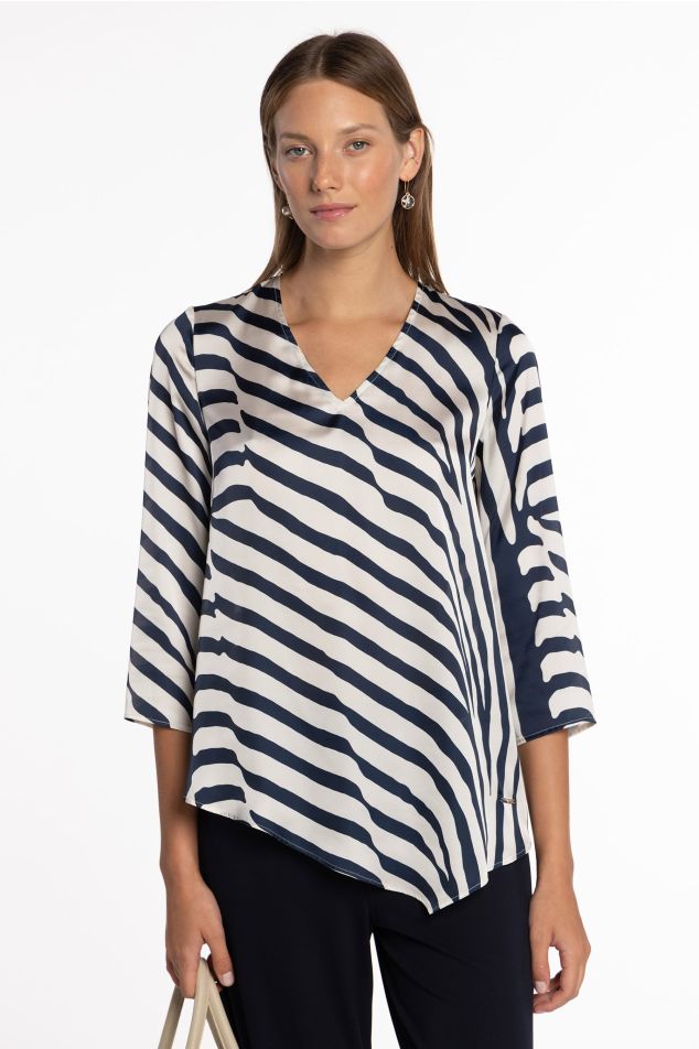 Blusa de satén estampado animal