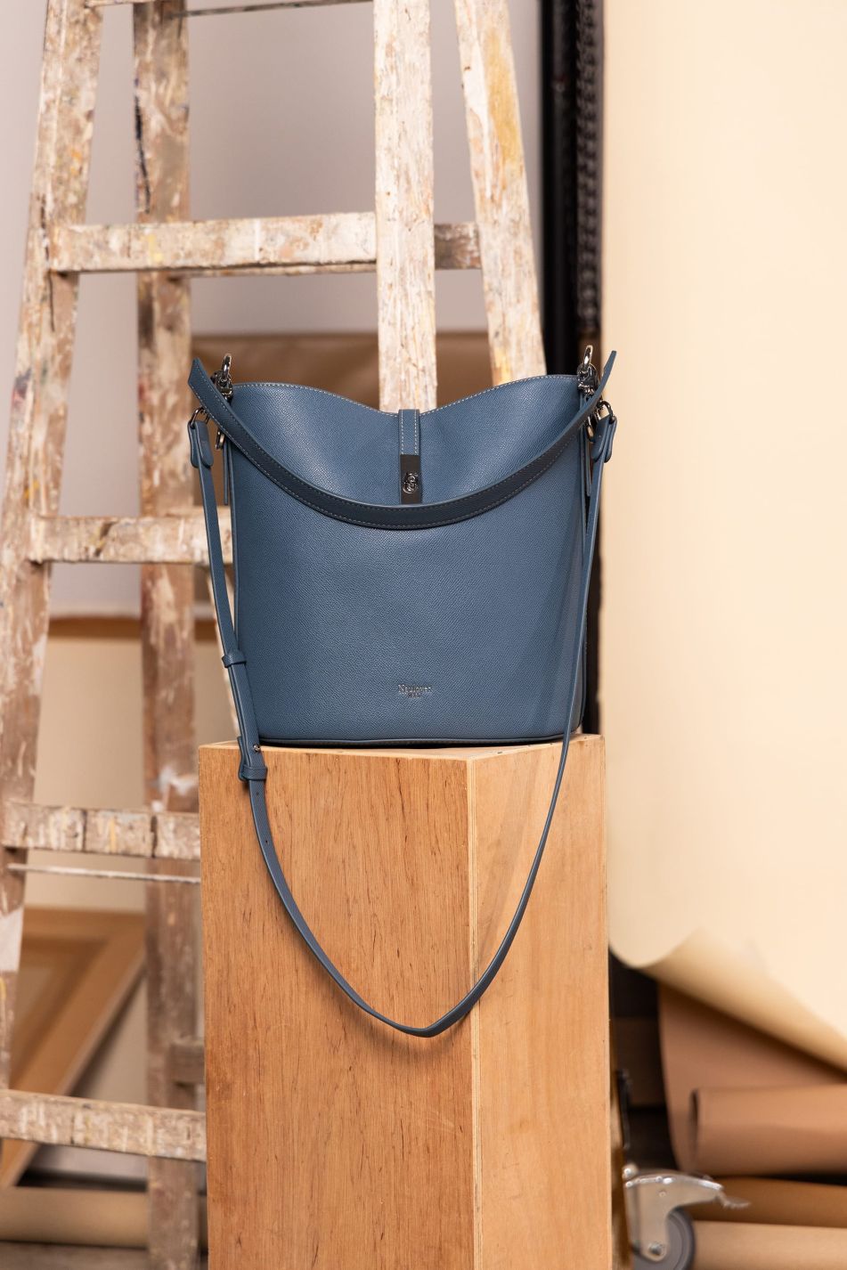 Bolsa Bucket Manhattan Azul Chumbo