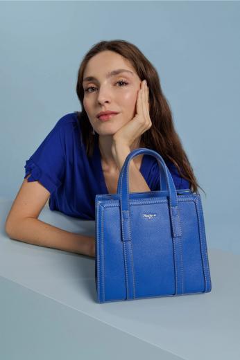 Azul, el color de la primavera 2024 