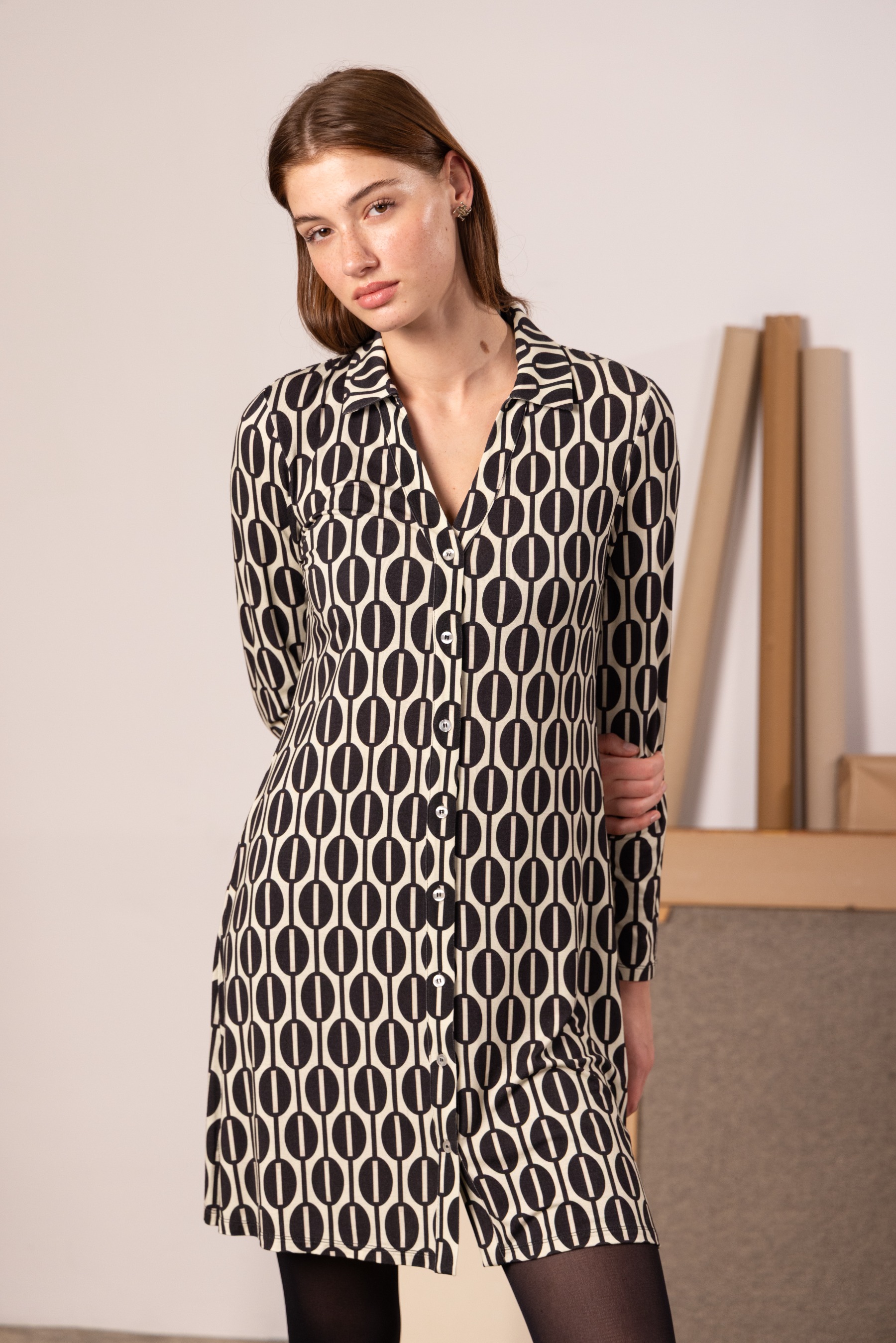 Vestido camisero con estampado geométrico