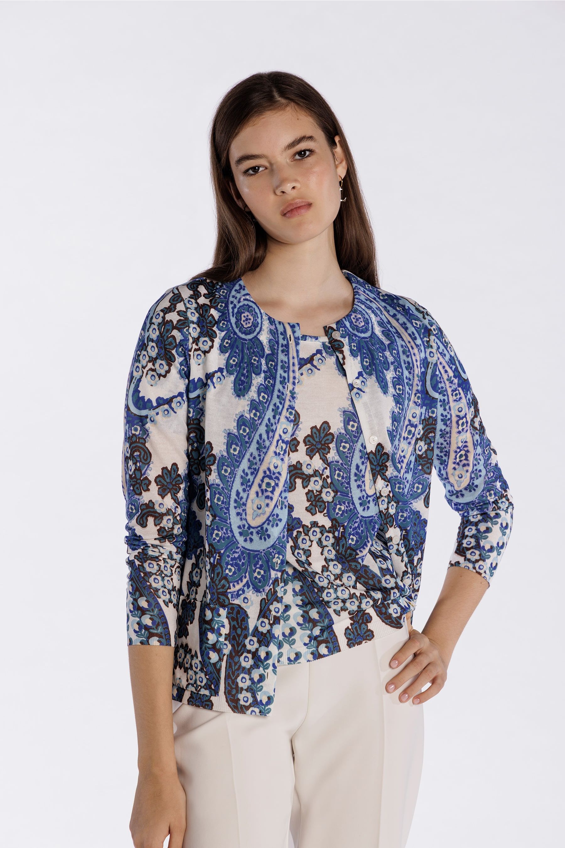 twinset de cárdigan y camiseta de punto a conjunto con estampado en colores azules
