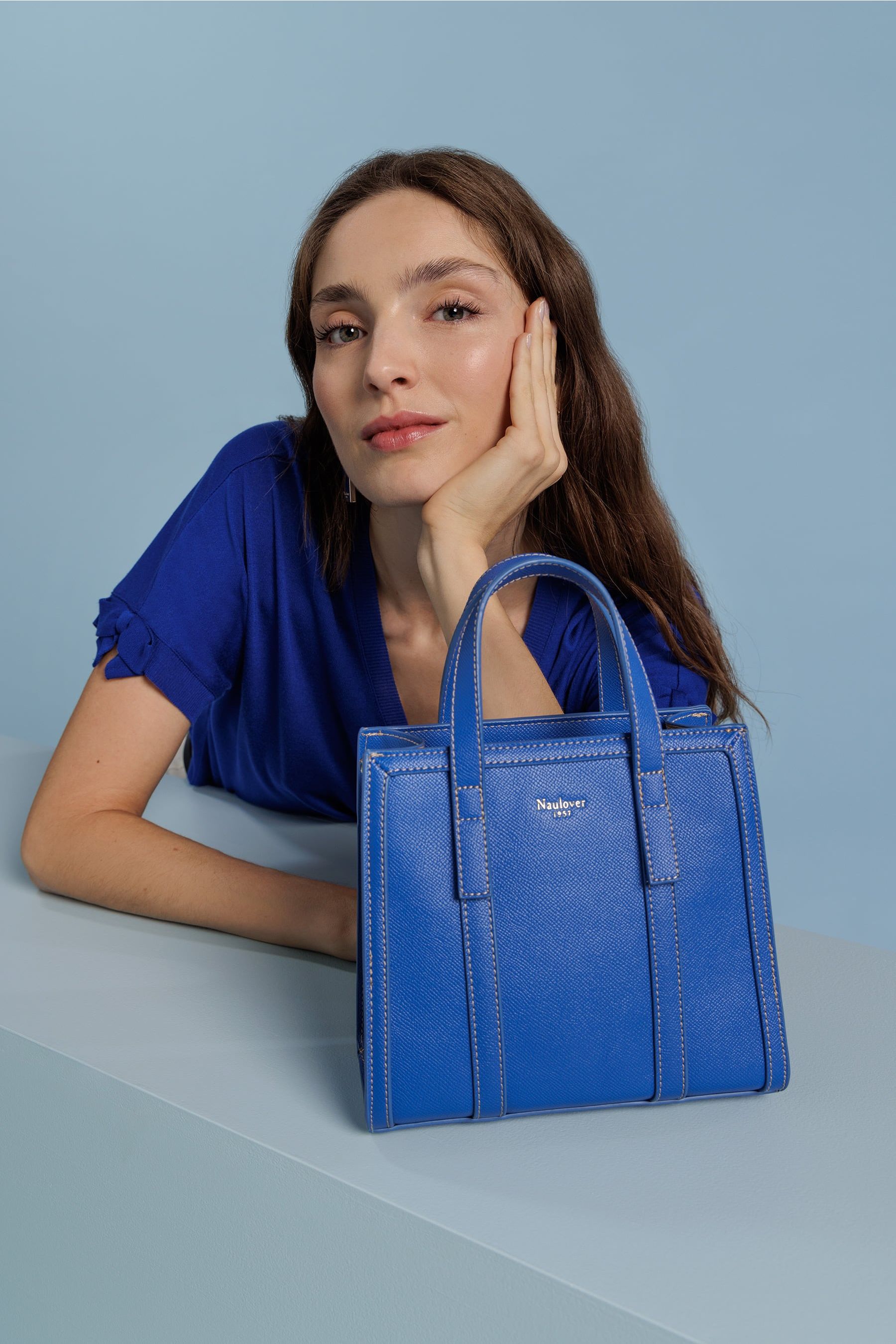 bolso cuadrado pequeño azul de piel