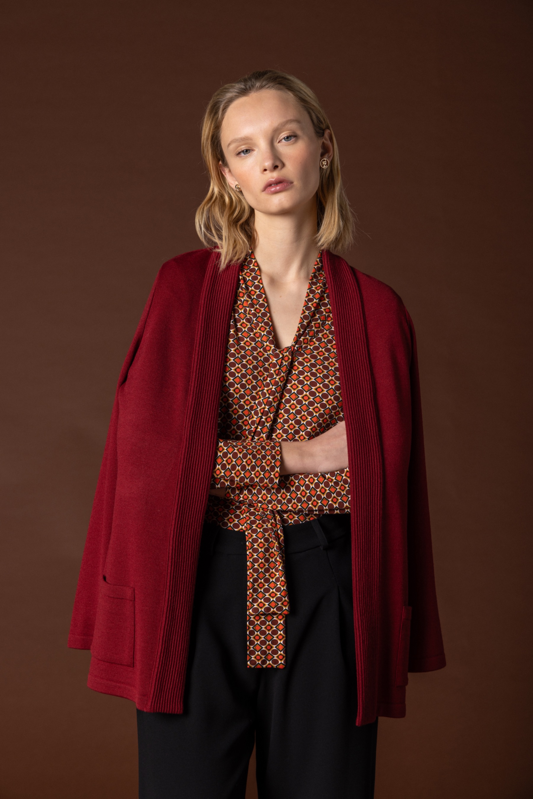 blusa estampada con rojo