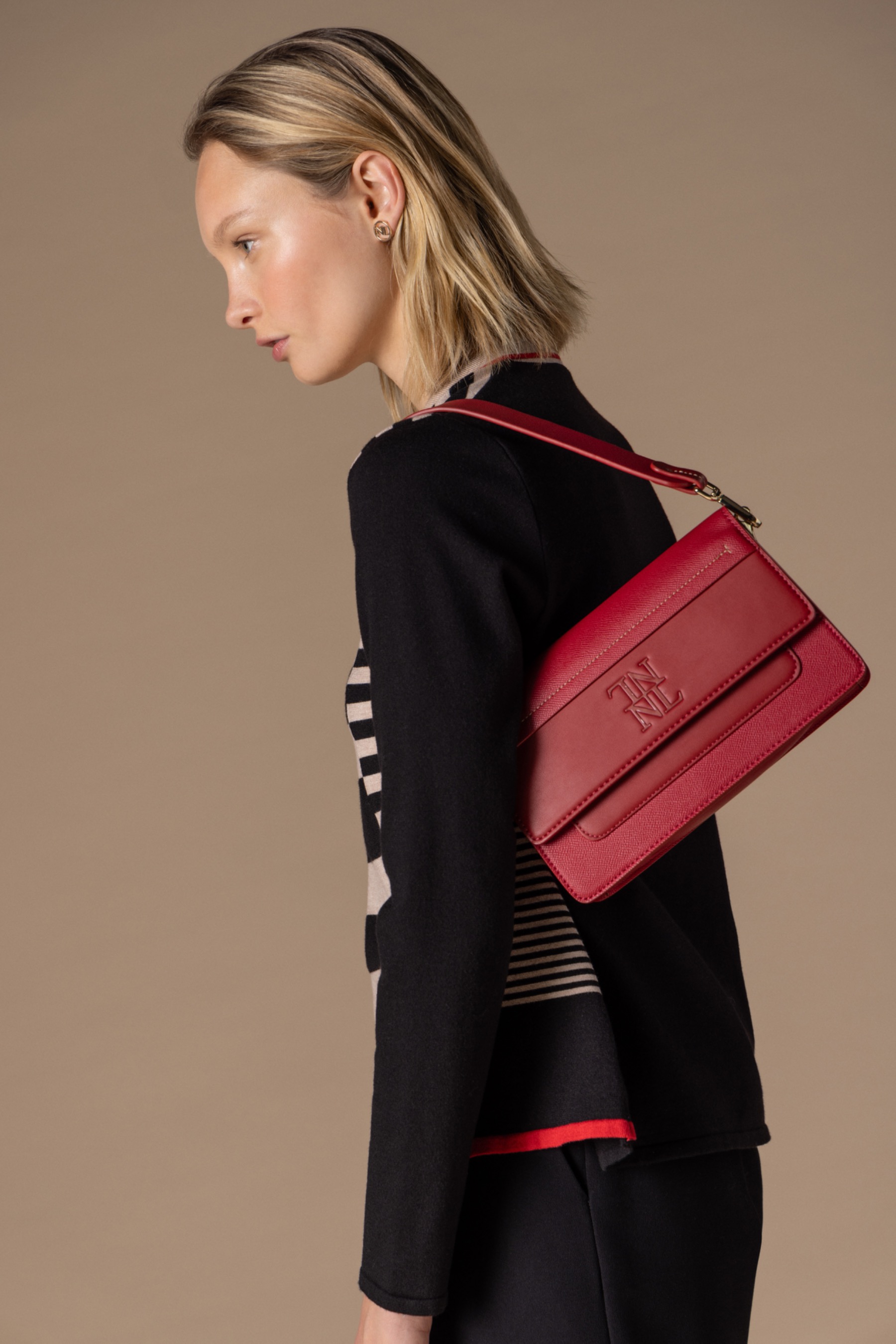 bolso rojo de hombro estructurado