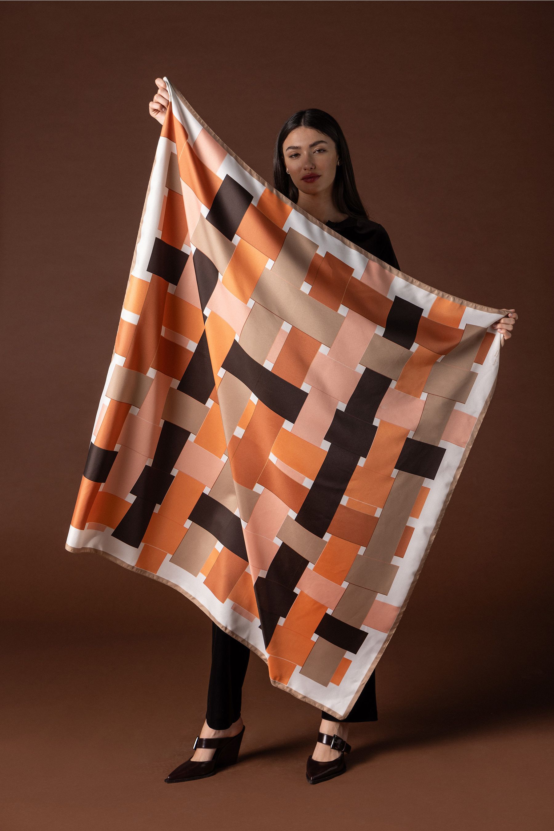 pañuelo estampado entrelazado colores tierra