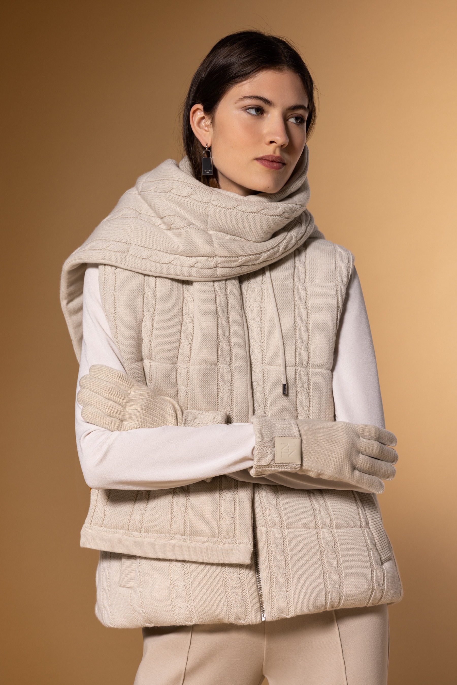 Anorak de punto para mujer color crema