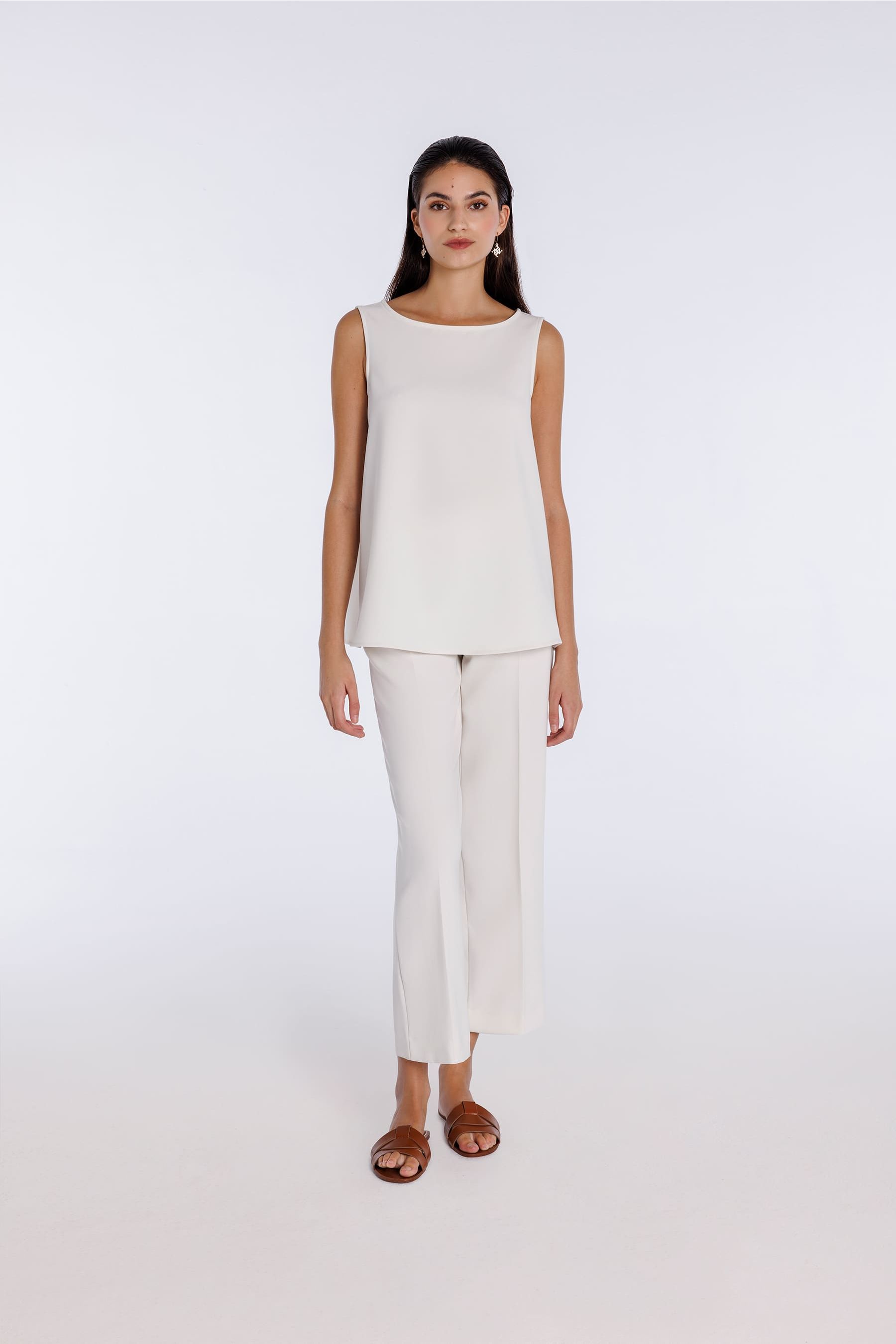 Conjunto de blusa y pantalones blancos para mujer