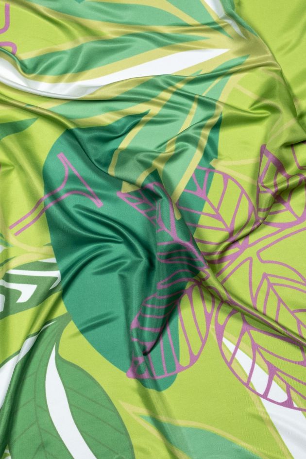 Pañuelo verde con estampado tropical