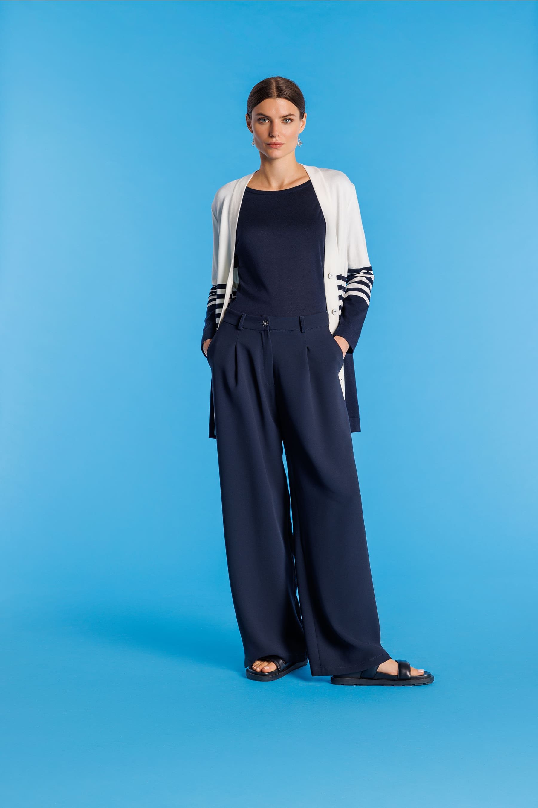 Estilo marinero para mujer con cárdigan de rayas