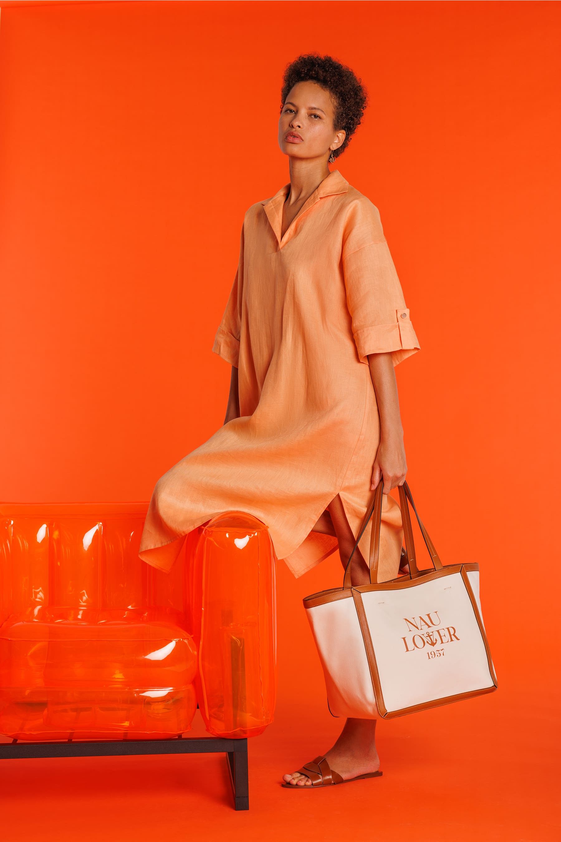Vestido de lino y bolso estilo shopper de canvas