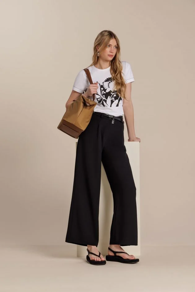 Look atemporal en blanco y negro